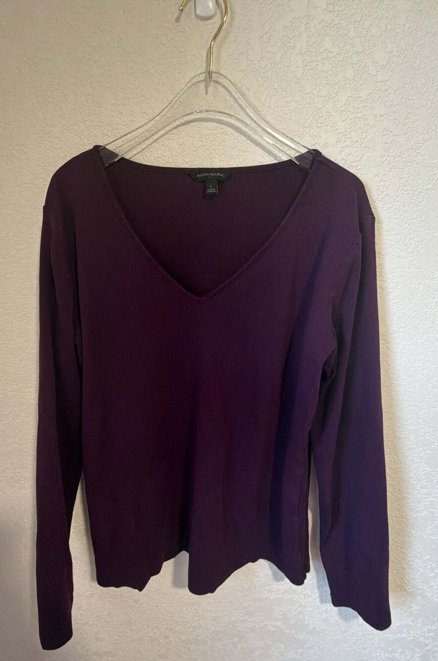 Banana Republic V-Neck Long Sleeve Shirt Size L Purple